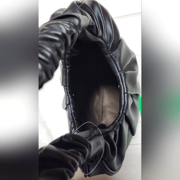 Black Scrunch Strap Shoulder Bag - New With Tags - Picture 5 of 6